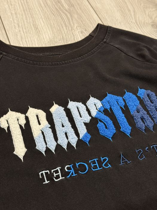 Tricou Trapstar de culoare neagră cu imprimeu brodat – mărimea M