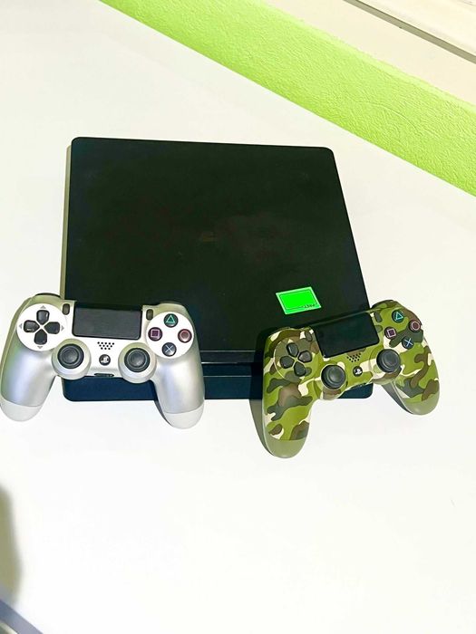 PS4 Limited Edition 500GB, cu 2x controllere +THE CREW