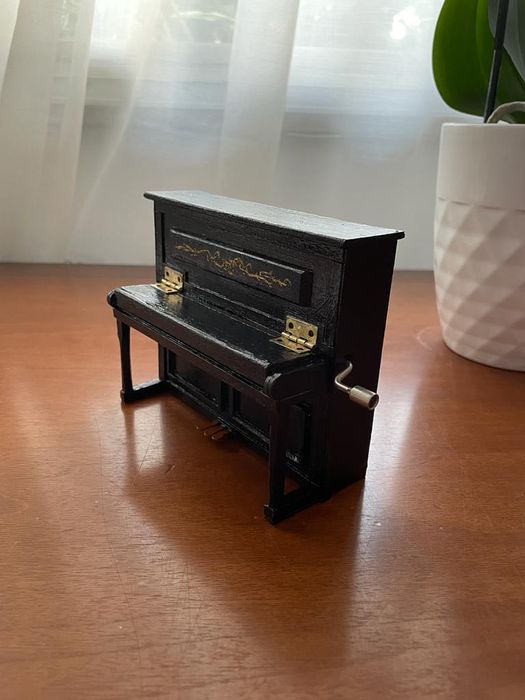 Obiecte de arta personalizate, lucrate manual, la cerere