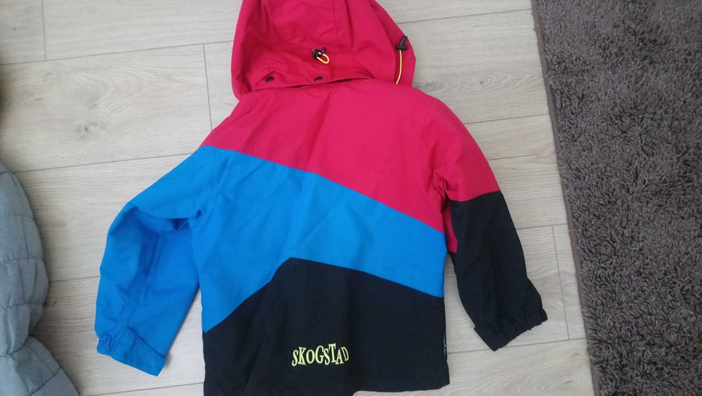 2 зимни якета размер 122см и подарък