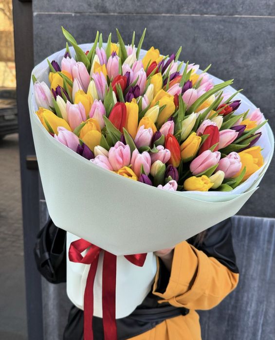 Доставка цветов,букет цветов,розы,пионы,тюльпаны