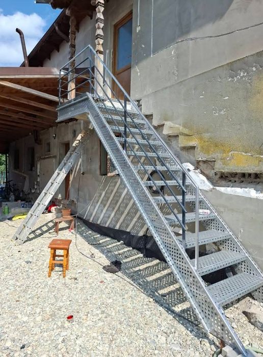 Scări metalice galvanizate la orice demisiune asiguram transport ori u