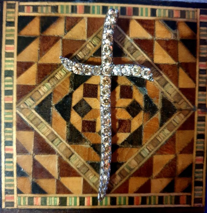 Pandantiv cruce din argint cu strasuri