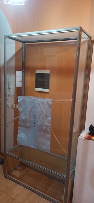 Витрина высокая для торговли