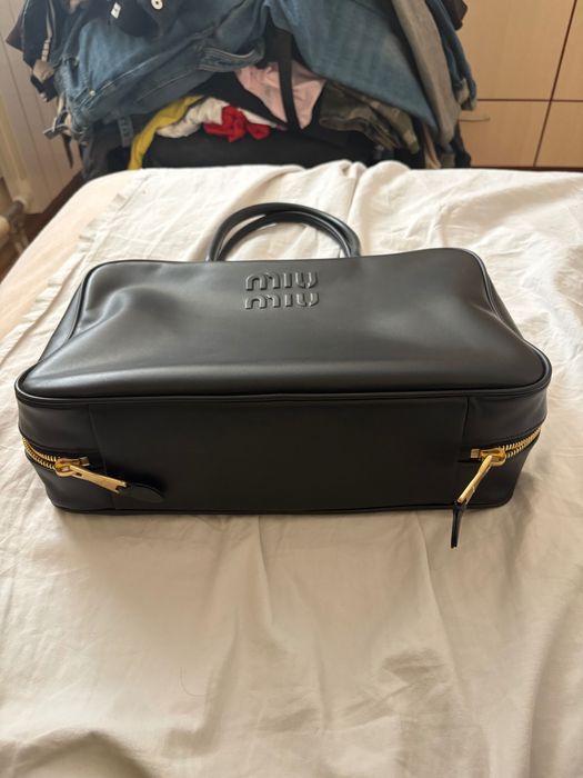 Оригинална чанта Miu Miu от естествена телешка кожа.