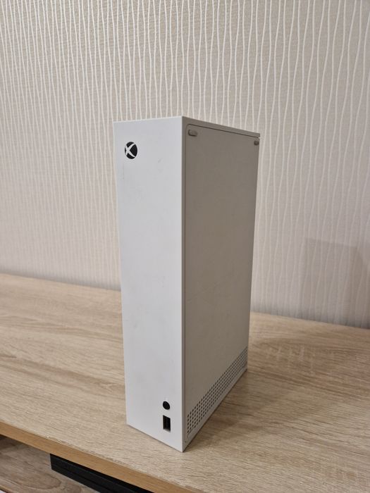 Xbox series s + геймпад + игры