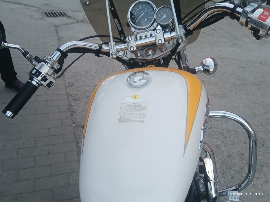 Vând motocicleta Honda shadow 1100