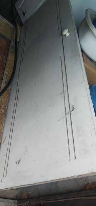 Есіктер жаңасы бар екі шт