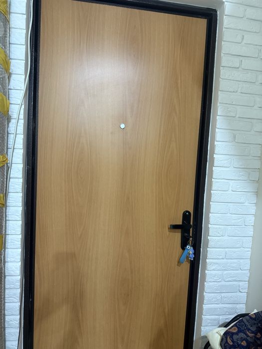 Продам входную дверь
