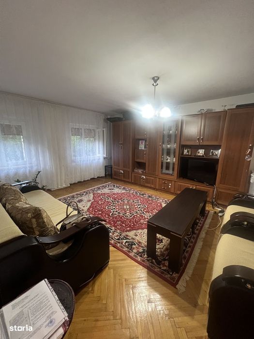 3 decomandate Amaradia parter înalt /4 76 mp centrală termică