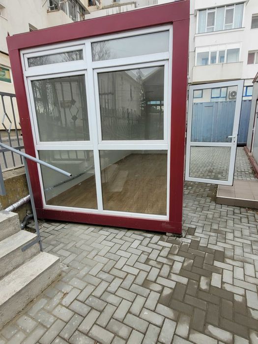 Vand container comercial 6x2,4 m locatie Podu Iloaiei-piata
