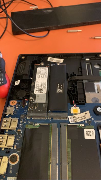 Curățare laptop, schimb pastă termică, înlocuire piese deteriorate