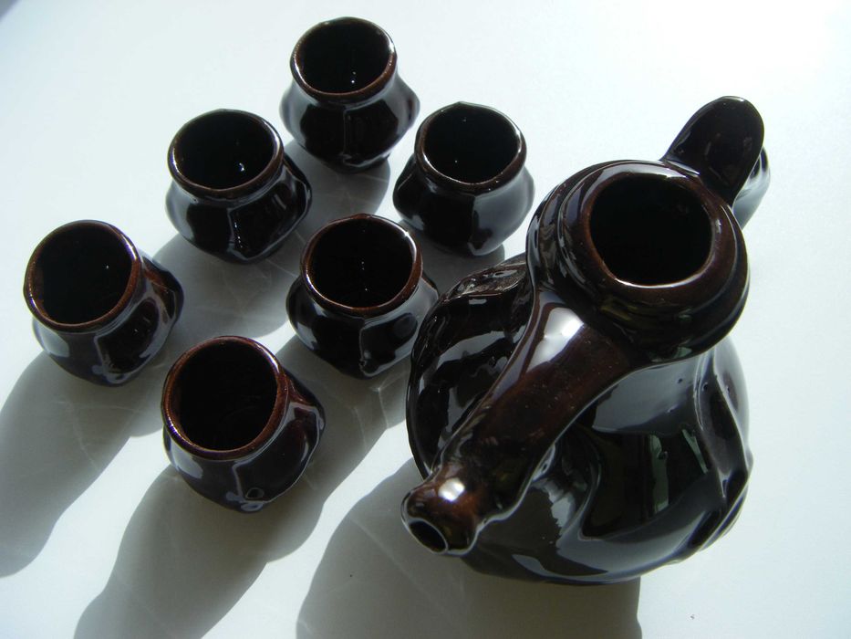 Стар керамичен сервиз