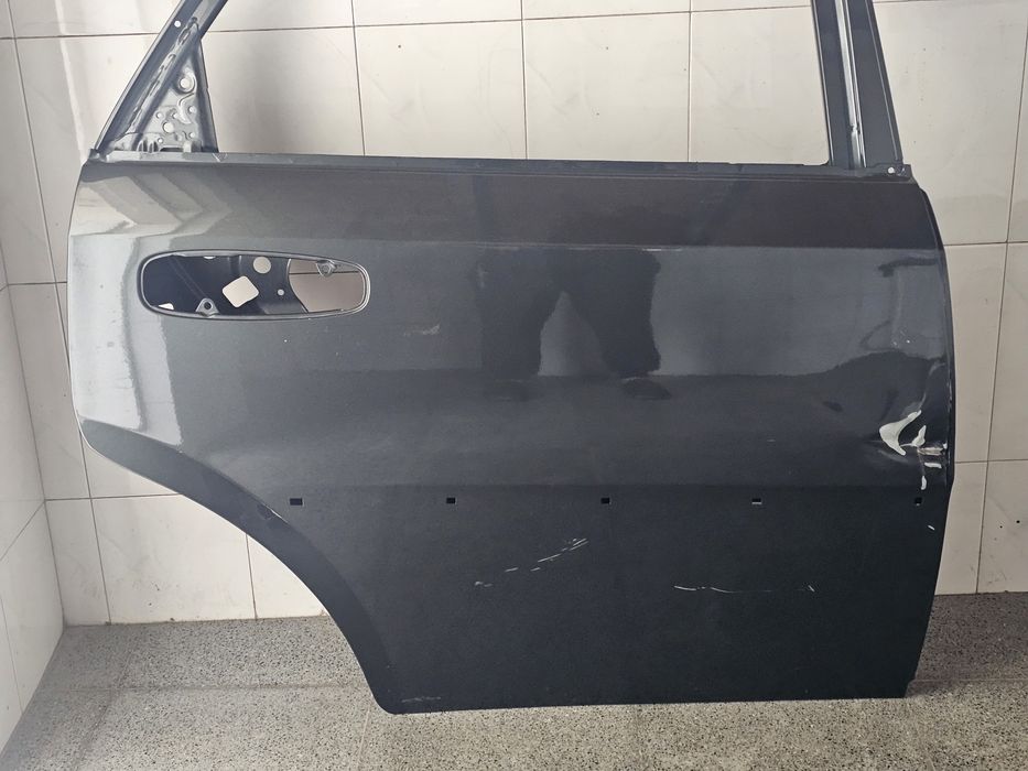 Продам правую заднюю дверь Gentra GK2