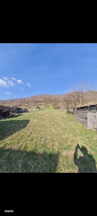 Teren intravilan de vânzare în centrul localității Bozeni – 1700 mp