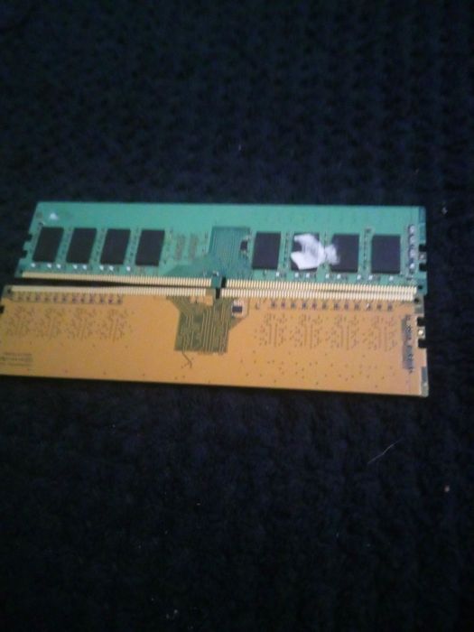 Vand doua placute de ram fiecare8 gb