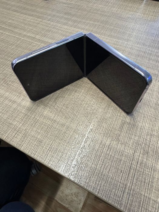 Samsung Galaxy Z flip 4 256GB