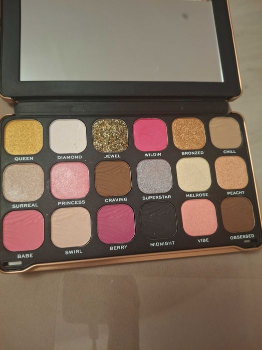 Палитра сенки за очи Revolution London