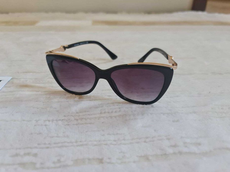 Продаются BVLGARI солнцезащитные очки женские, в отличном состоянии.