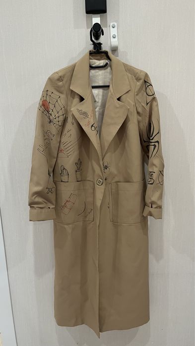 Уникальный плащ ручной работы с авторскими рисунками