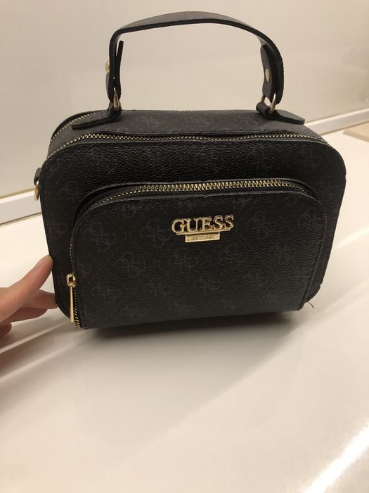 Дамска чанта GUESS