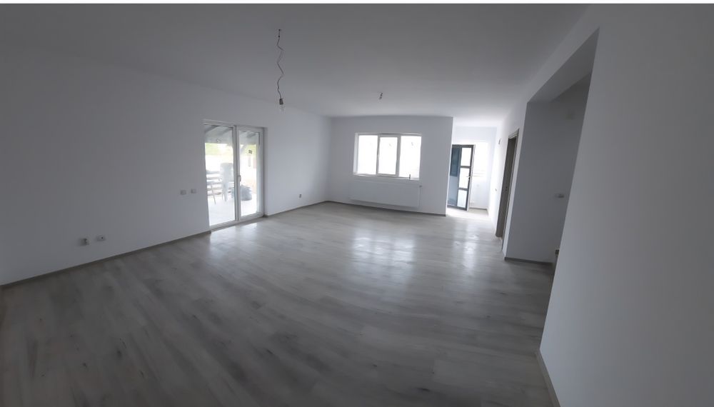 PROPRIETAR! Casa/Vila 4 camere 2 bai 175mp in Bâcu langa Dragomiresti