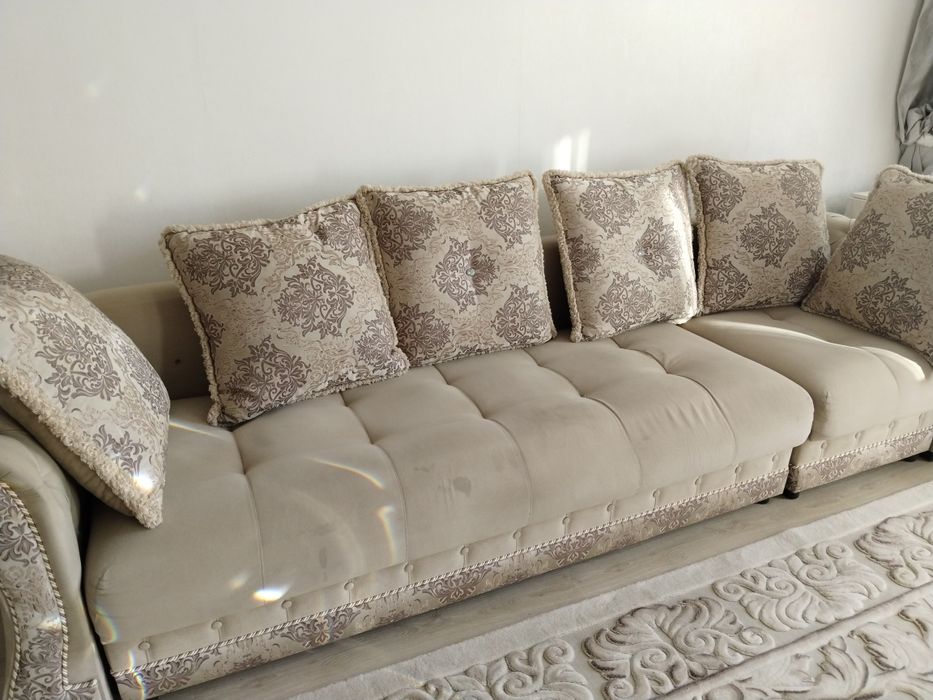 Продается диван в хорошем состоянии