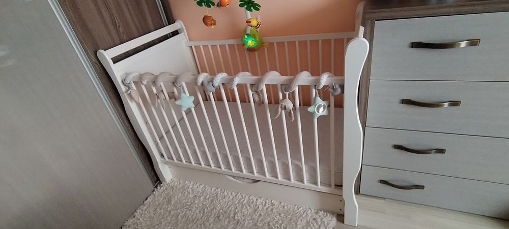 Vând pătuț cu sertar