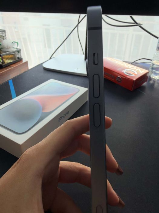 Продавам iPhone 14 Plus 128GB – Син