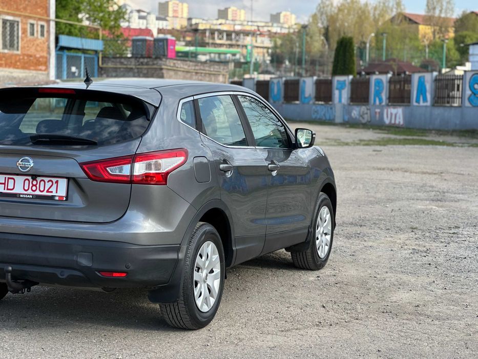 Nissan Qashqai 2 WD*benzina*navigatie*factura+fiscal*nr.rosii*af.2015