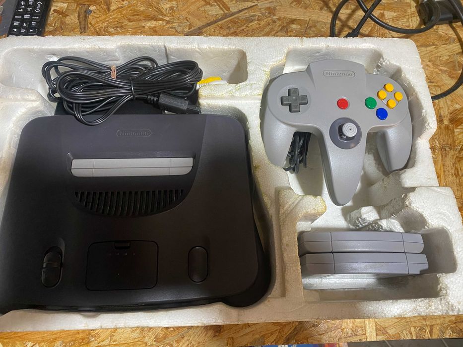 Nintendo 64 N64 с коробкой (Япония, 220V) + картрижи