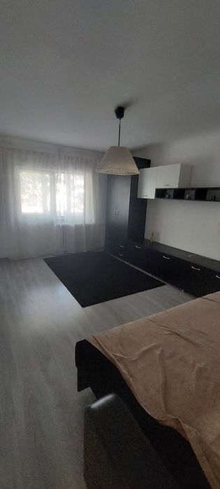 Inchiriez garsoniera foarte spațioasă