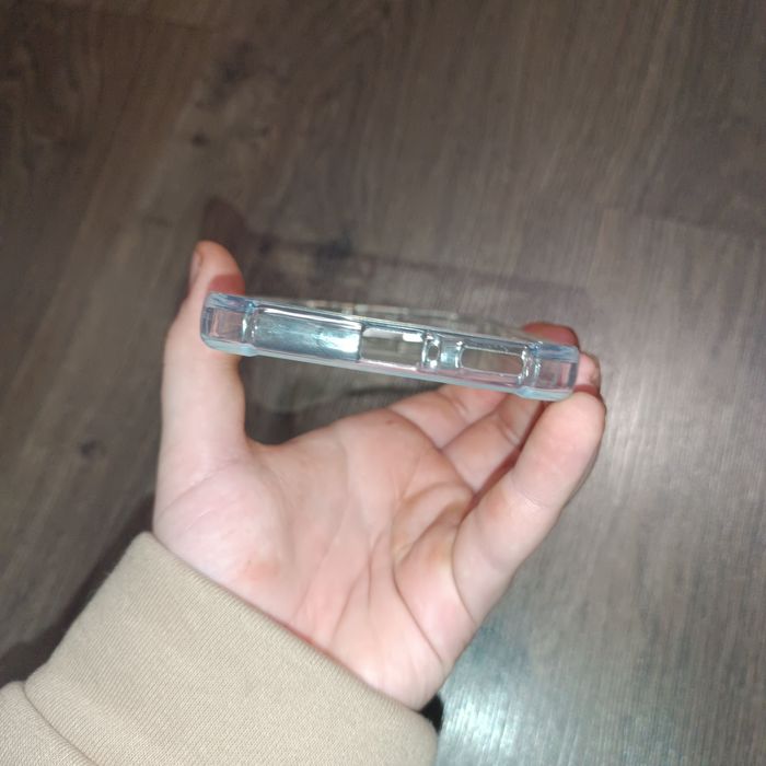 отдам новый чехол,не подошёл