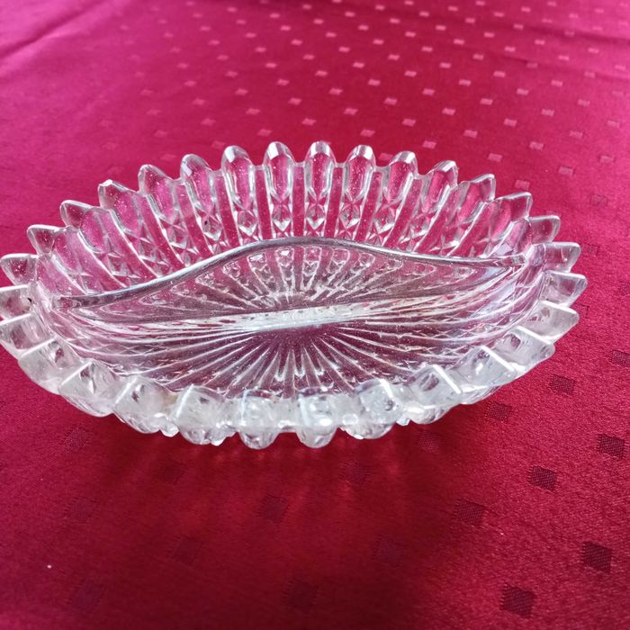 Стъклен съд за ядки