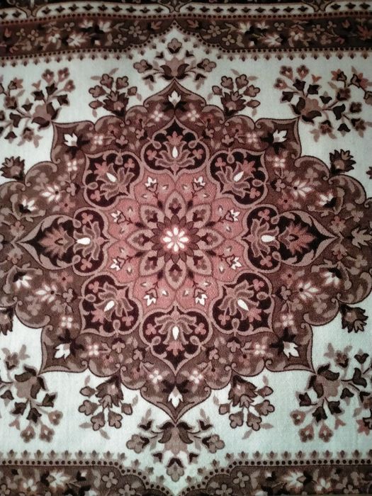 Продам ковры импортного производства.