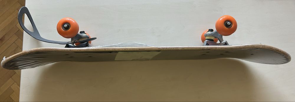 Vand skateboard nou, nedesfacut, la pret bun.