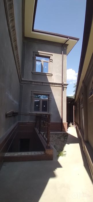 Продам Евродом ул Чинабад 3уровня 6,5соток 6комнат