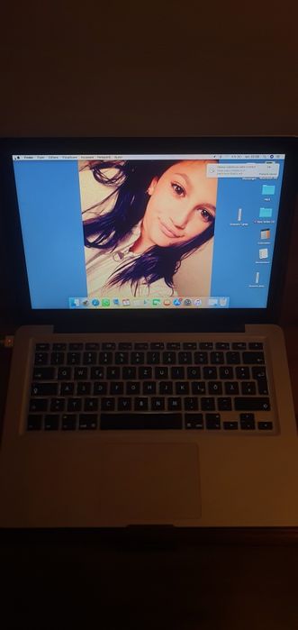 Vând mackbook pro