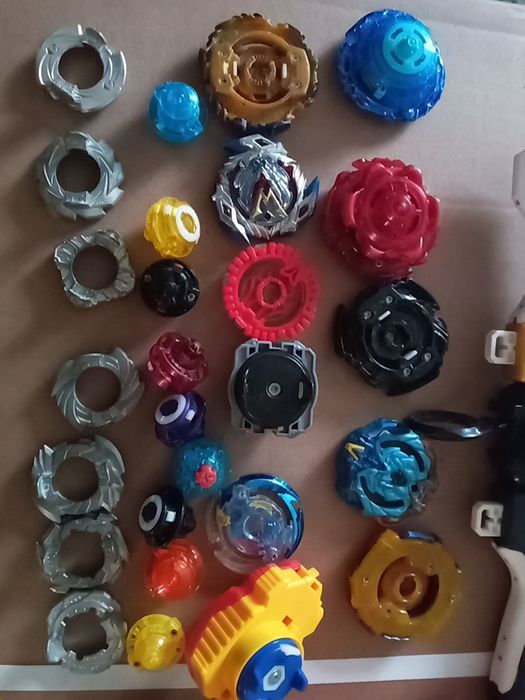 Бэйблейд 12500 есть железные