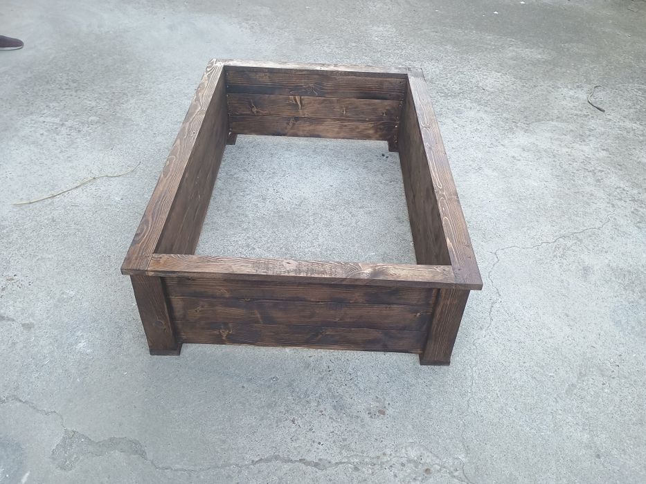 Продавам дървени кашпи