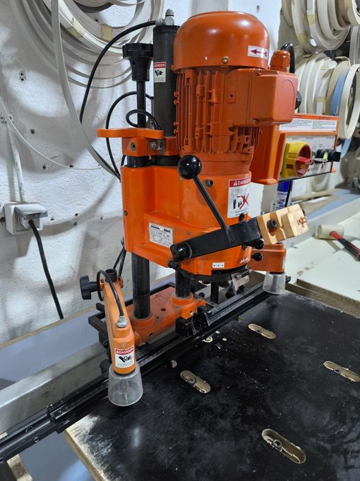 Minipress US blum.  220 V