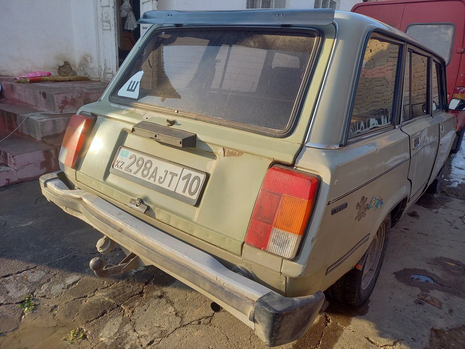 Продам авто машина 2104