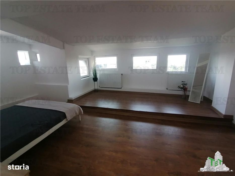 Apartament mansardabil de vanzare