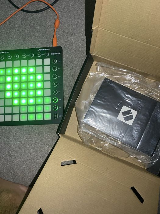 Novation Launchpad MK2 RGB - CA NOU, Cu Licență Ableton Live Lite!