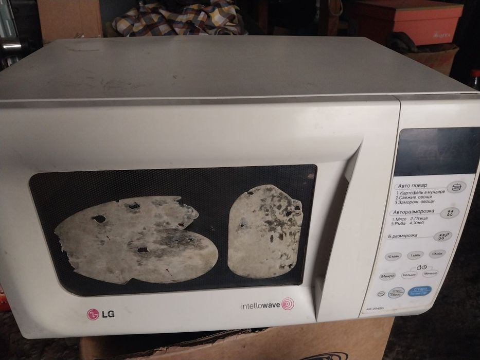 Продам микроволновку LG.