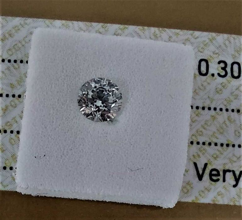 Диамант!Високо качество!Carat 0.30.GIA