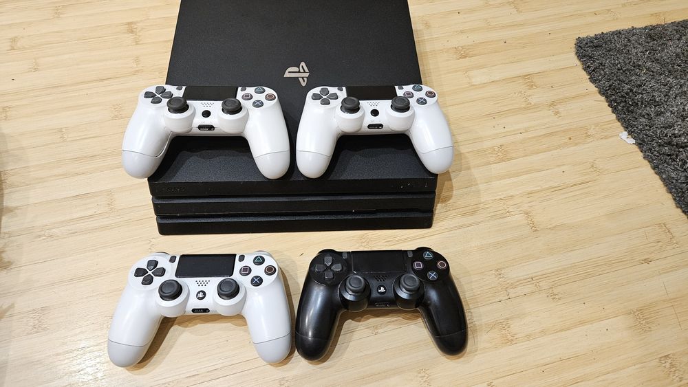 Ps 4 PRO -  Play Station Hdd 1TB -  Imagine 4K cu 4 controller / joystick