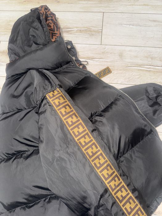 Яке Fendi ,М/L-размер ,чисто ново  двулицево