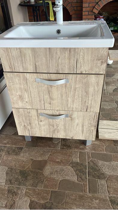 Mobiler baie , cu oglinda , stare foarte buna,