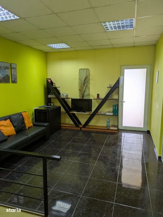 Vand spatiul comercial